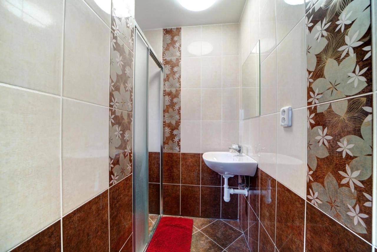 Hotel Zlechov Plumlov エクステリア 写真