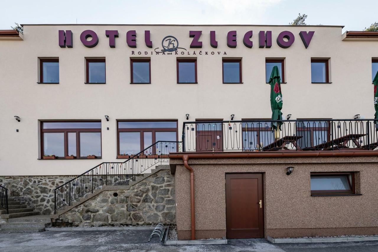 Hotel Zlechov Plumlov エクステリア 写真