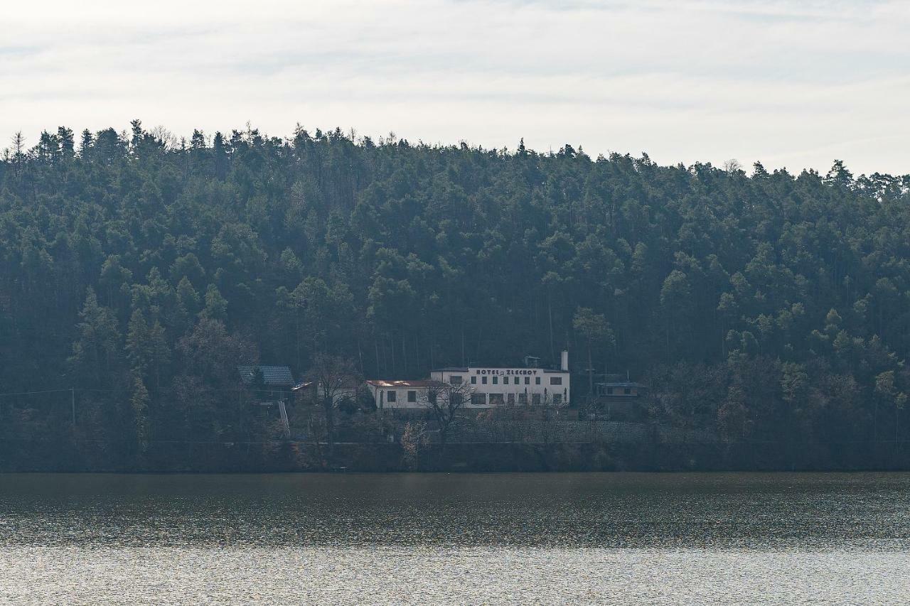 Hotel Zlechov Plumlov エクステリア 写真