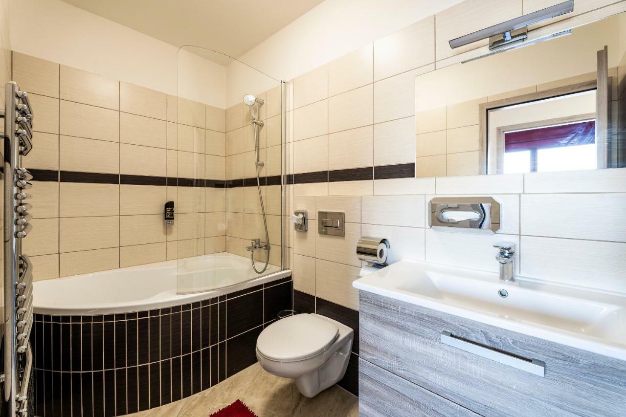 Hotel Zlechov Plumlov エクステリア 写真